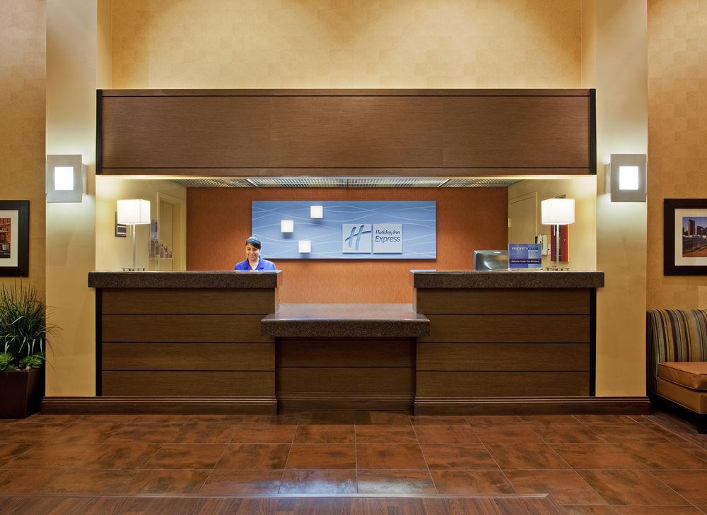 Holiday Inn Express Hotel & Suites Belmont By Ihg Екстер'єр фото