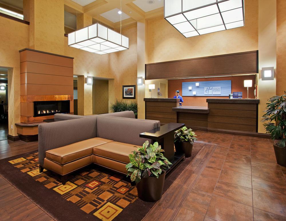 Holiday Inn Express Hotel & Suites Belmont By Ihg Екстер'єр фото