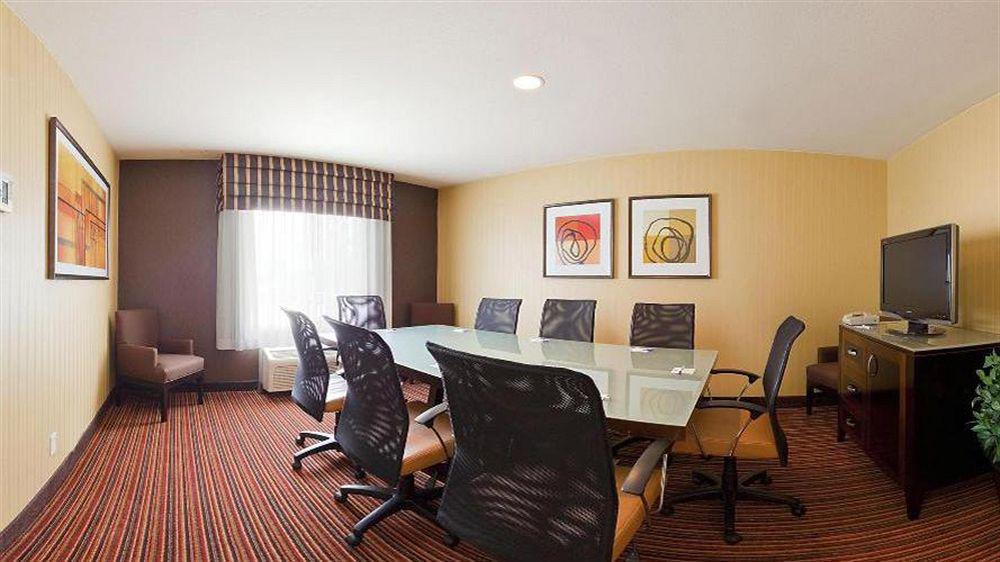 Holiday Inn Express Hotel & Suites Belmont By Ihg Екстер'єр фото