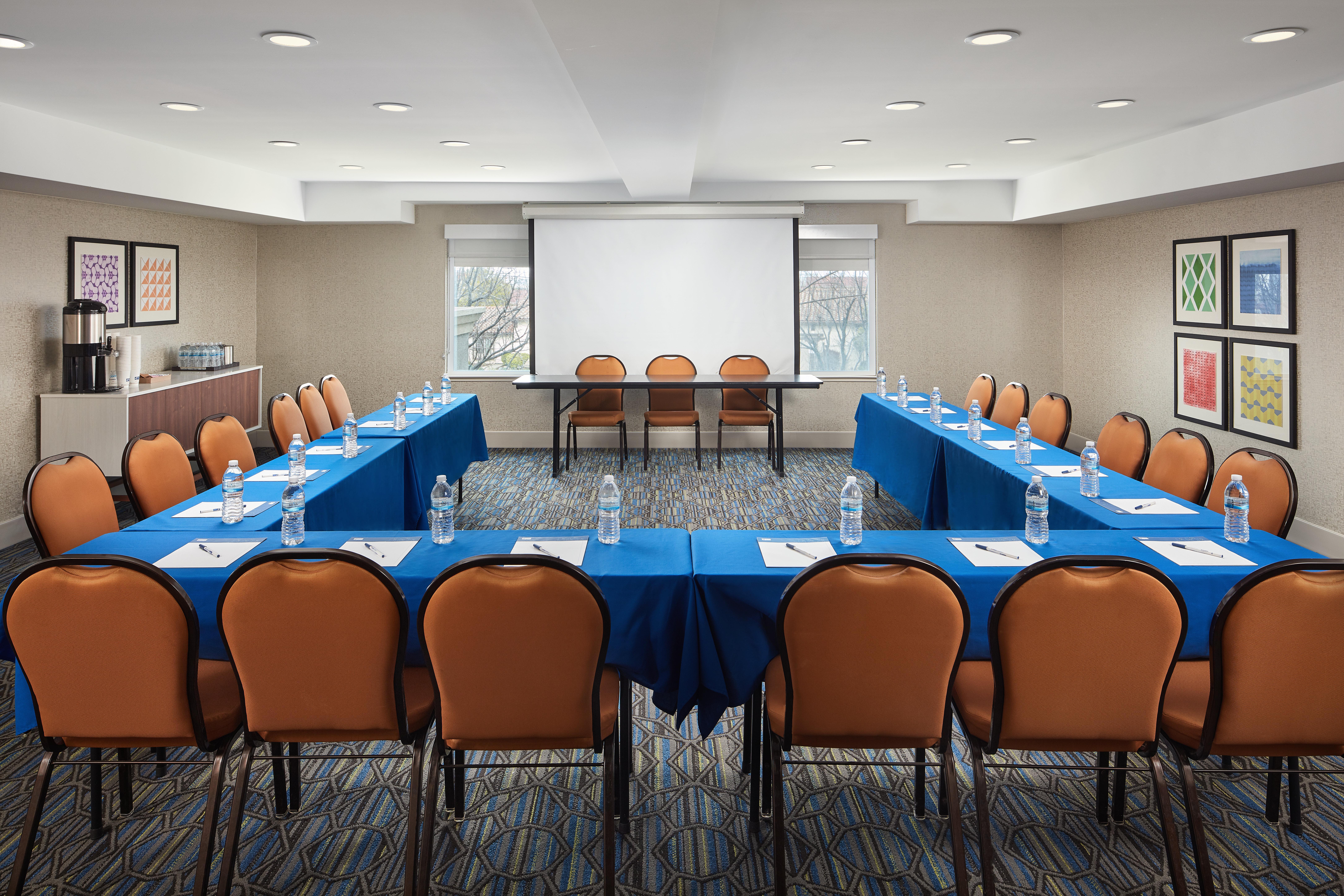 Holiday Inn Express Hotel & Suites Belmont By Ihg Екстер'єр фото