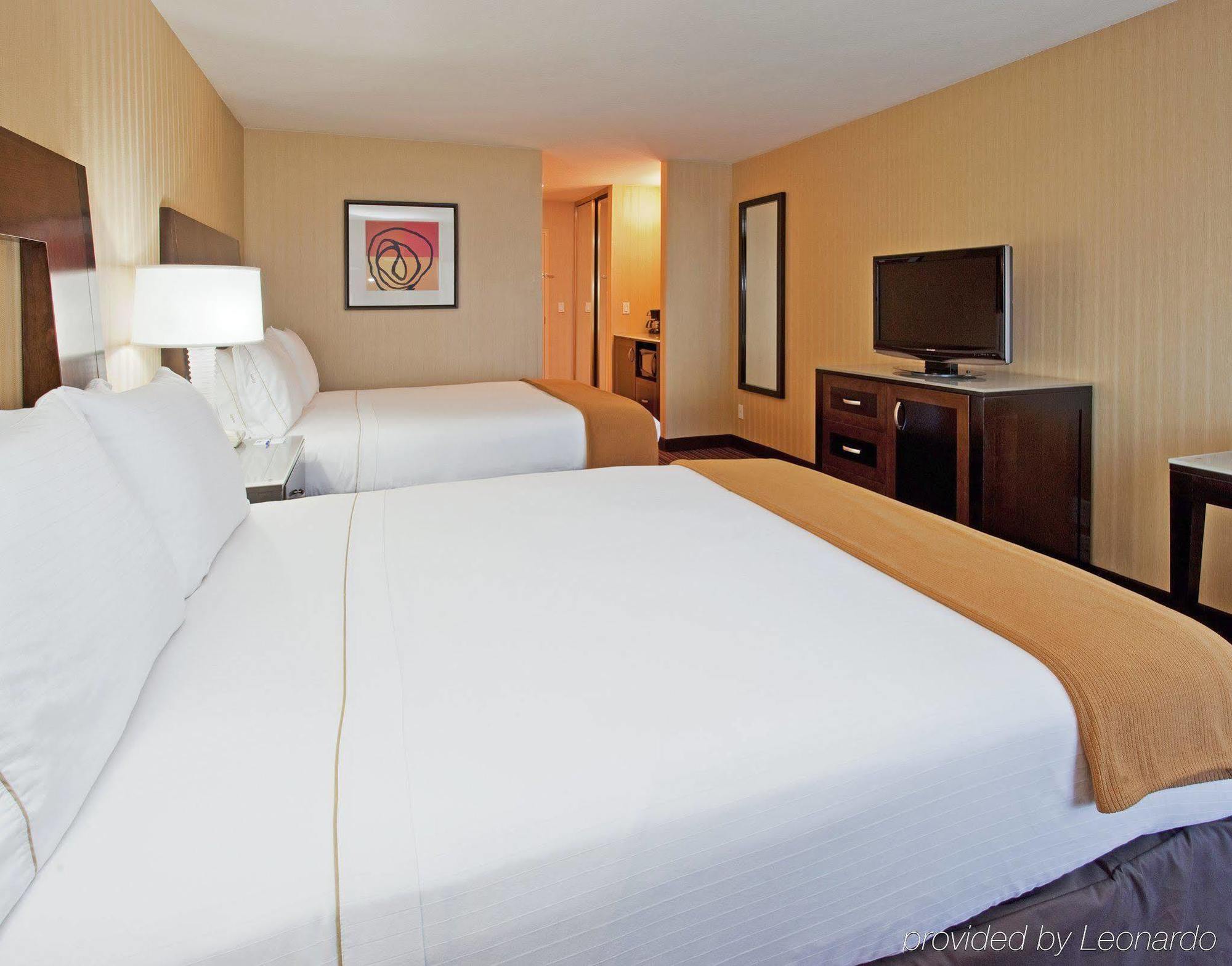 Holiday Inn Express Hotel & Suites Belmont By Ihg Номер фото