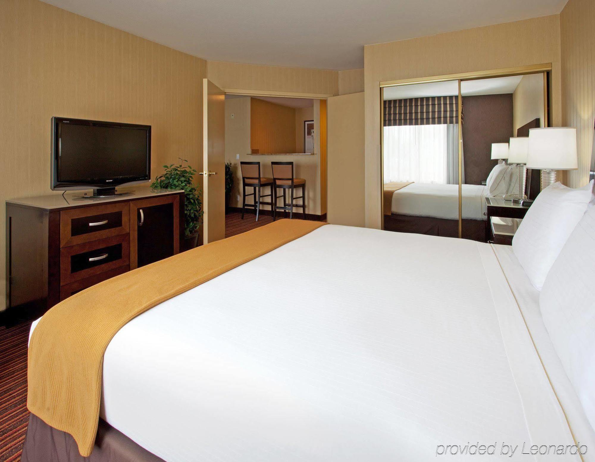 Holiday Inn Express Hotel & Suites Belmont By Ihg Екстер'єр фото