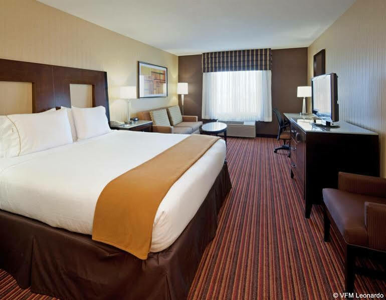 Holiday Inn Express Hotel & Suites Belmont By Ihg Екстер'єр фото
