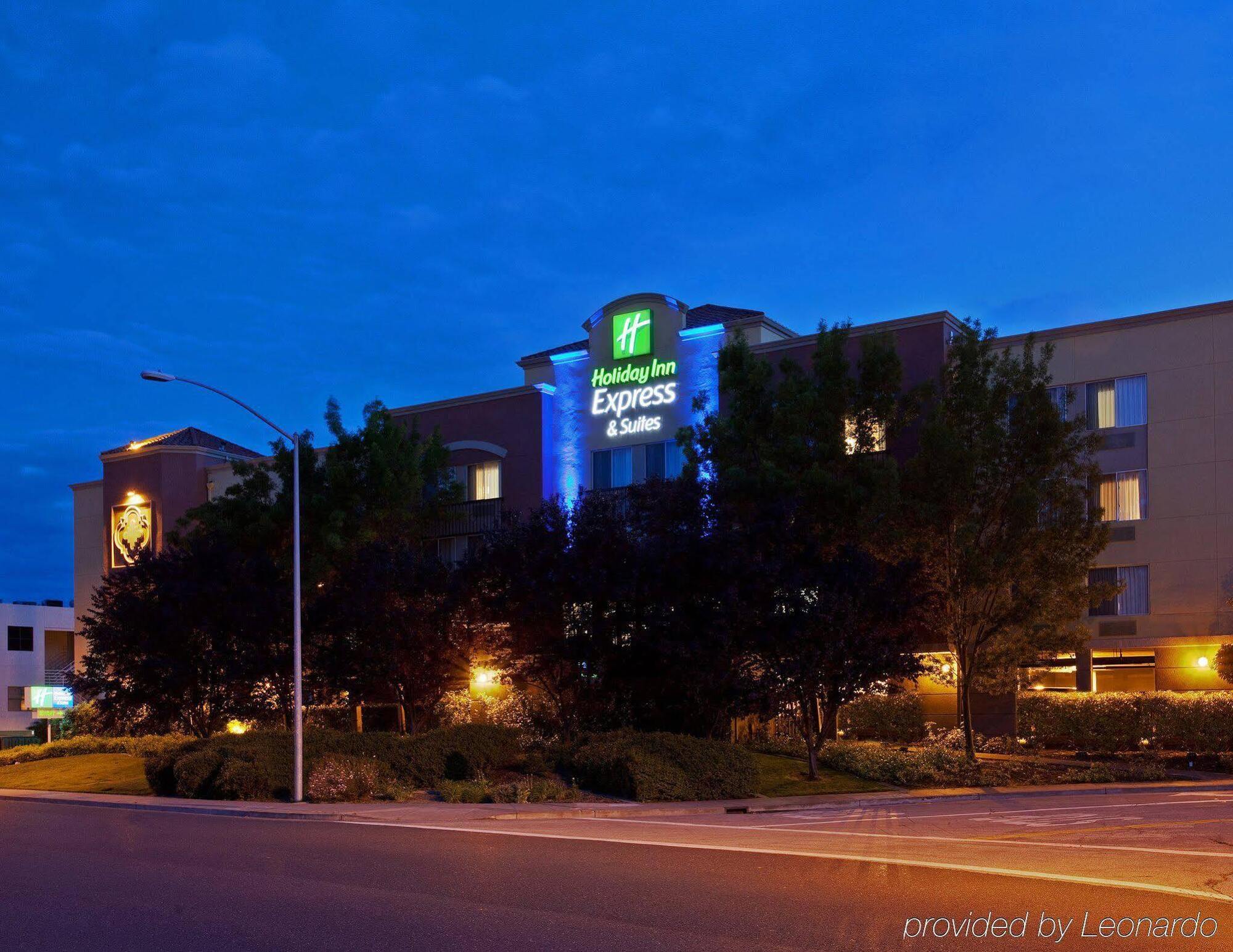 Holiday Inn Express Hotel & Suites Belmont By Ihg Екстер'єр фото