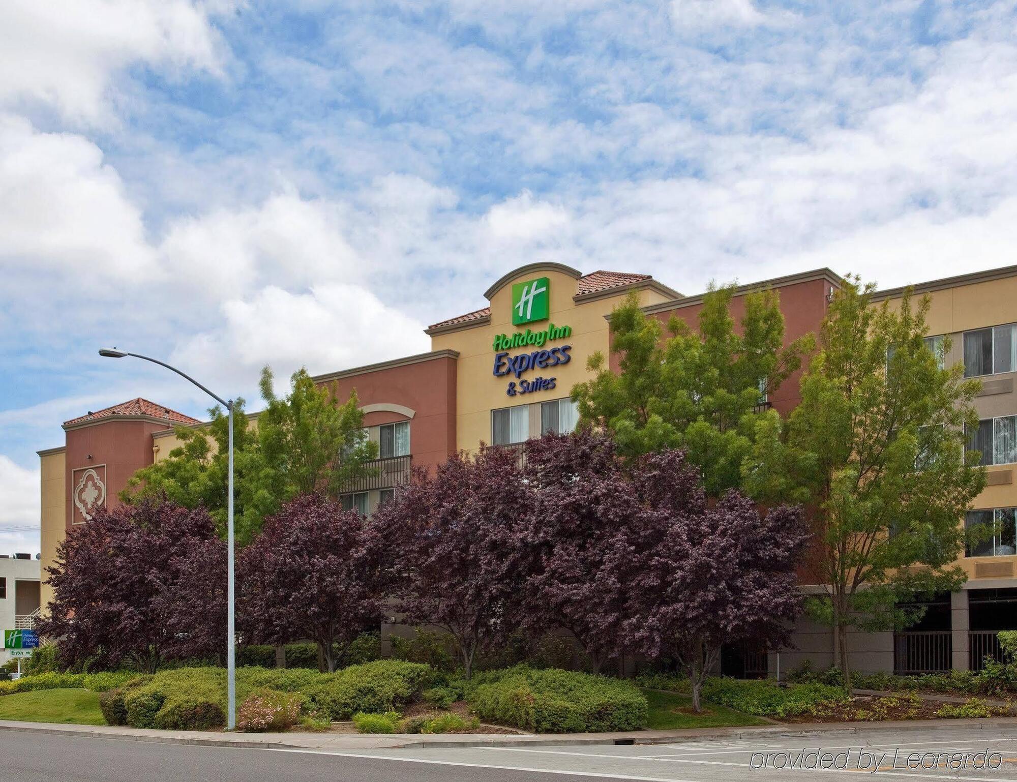 Holiday Inn Express Hotel & Suites Belmont By Ihg Екстер'єр фото